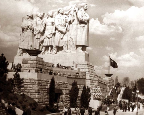 stalin statue